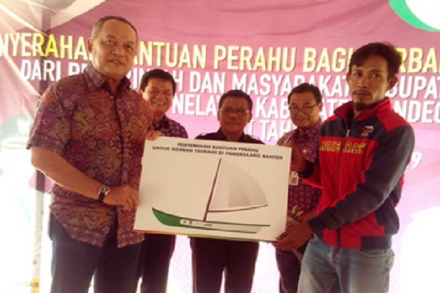 MNC Peduli-Pemkab Tangerang Serahkan Bantuan ke Nelayan Terdampak Tsunami