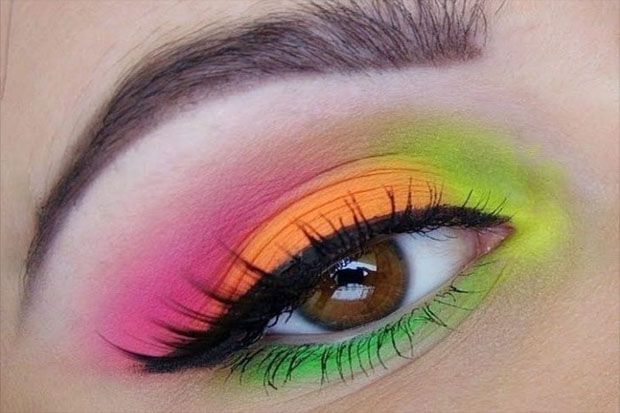 Tampil Fun dengan Menggunakan Eyeshadow Warna Neon