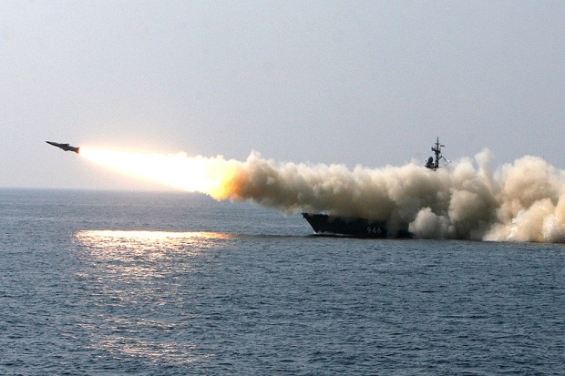 Simulasi Pertempuran Besar, Kapal-kapal Perang Rusia Tembakkan Rudal