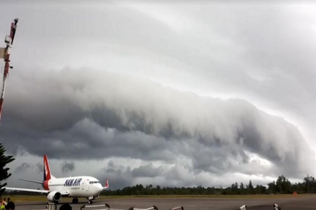 Kabut Asap Pekat, Penerbangan di Bandara Iskandar Delay