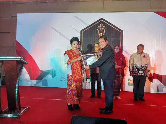 Bupati Mas Sumatri Raih 2 Penghargaan  dari 7SKY MEDIA