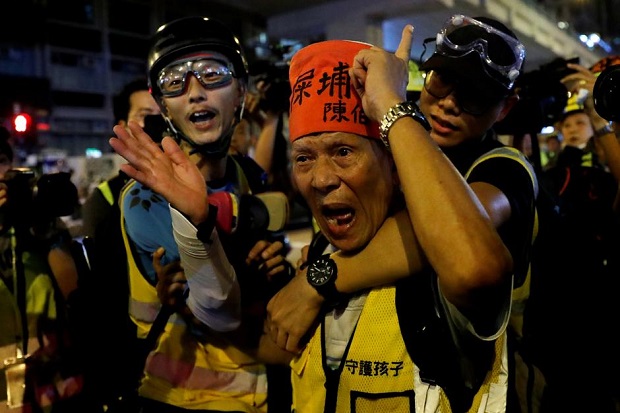 Polisi Hong Kong Tembakkan Gas Air Mata terhadap Demonstran di Mong Kok