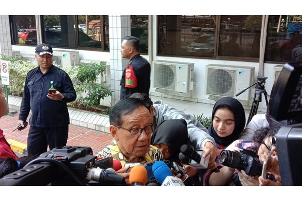 Datang ke RSPAD, Akbar Tanjung Ajak Doakan Kesembuhan Habibie