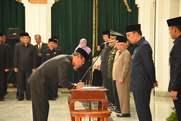 Gubernur Jabar Lantik Daud Achmad sebagai Penjabat Sekretaris Daerah