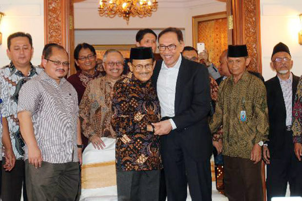 Berduka Atas Wafatnya Habibie, Anwar Ibrahim: Dia Seperti Keluarga