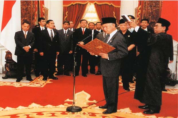 Bacharuddin Jusuf Habibie, Pembuka Kran Demokrasi Indonesia