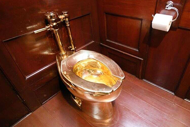 Toilet Emas Dicuri dari Tempat Kelahiran Winston Churchill