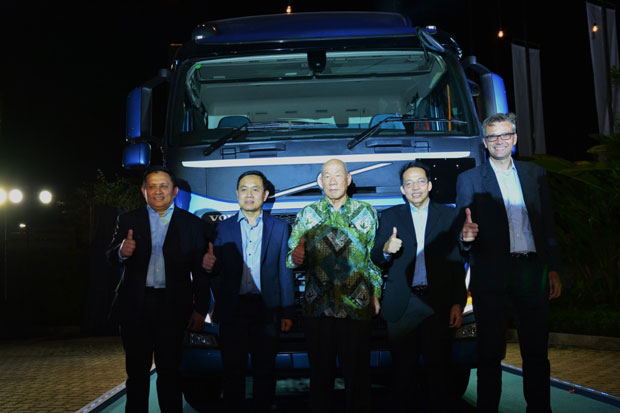 Volvo Trucks Hadirkan Truk dengan Sistem Injeksi Dilengkapi EBS