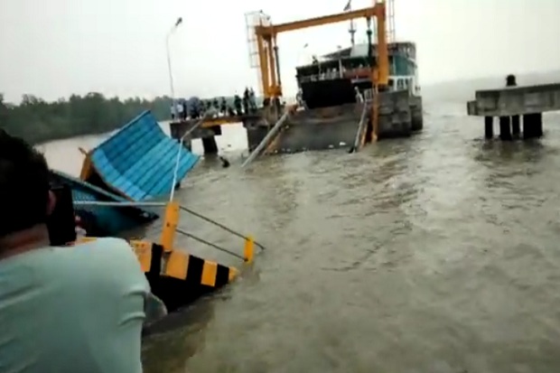 Jembatan di Pelabuhan Tanjung Buton Siak Ambruk, 1 Orang Hilang