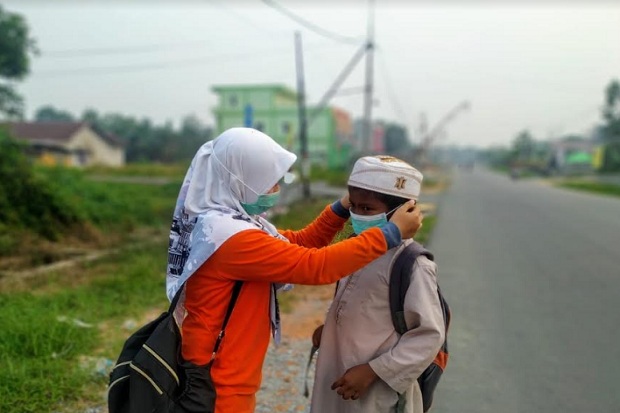 Karhutla di Kalimantan Barat, Rumah Zakat Bagikan 10.000 Masker