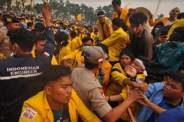 Demo Karhutla di Palembang Ricuh, 3 Mahasiswa Unsri Luka-luka