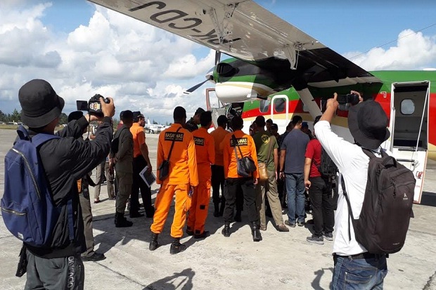 Cuaca Buruk, Tim SAR Cari Pesawat Kargo Hilang Kontak di Puncak Papua