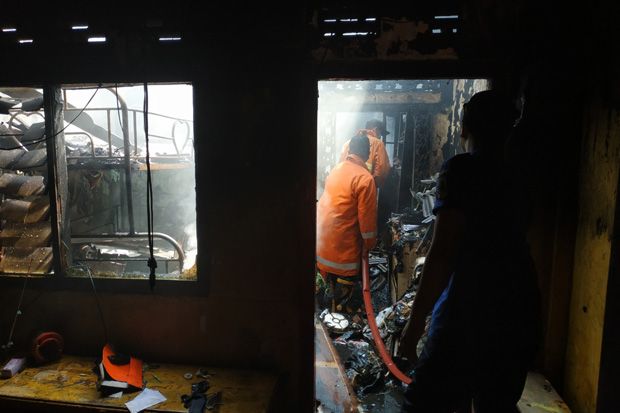 Kebakaran Ludeskan Rumah di Kawasan Padat Penduduk di Kota Mojokerto