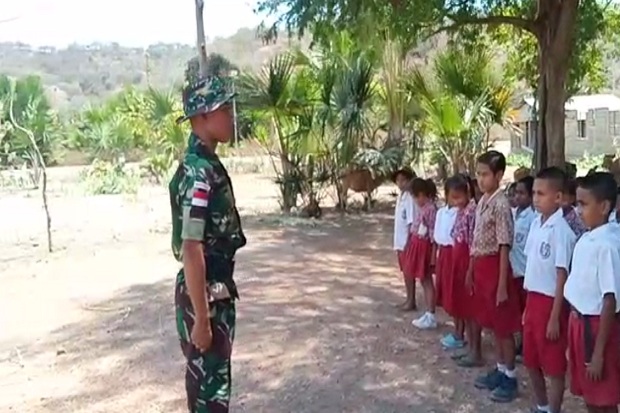 Kisah Prajurit TNI dari Suku Anak Dalam yang Mengajar di Perbatasan RI-Timor Leste