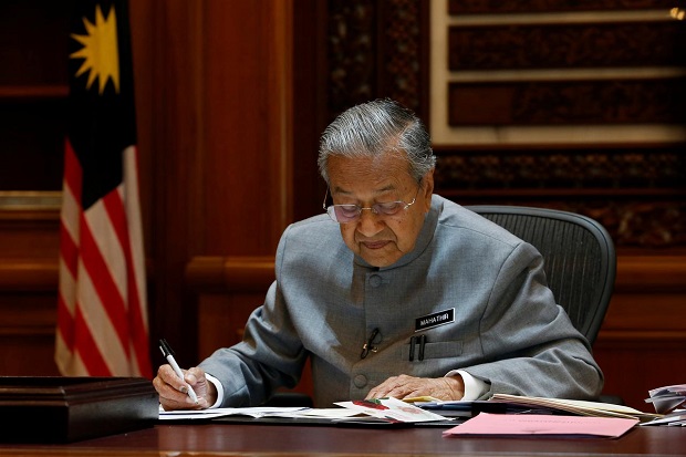 Mahathir Ingin Hukum Perusahaan Malaysia Biang Karhutla di Indonesia