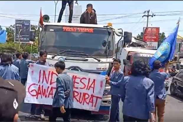 Mahasiswa Cirebon Demo Tolak Revisi UU KPK dan Karhutla