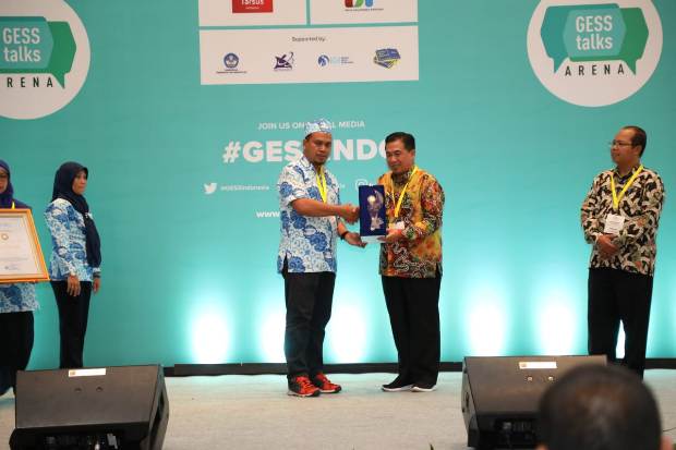 Wali Kota Banjarmasin Raih Penghargaan Anugerah Pendidikan Indonesia