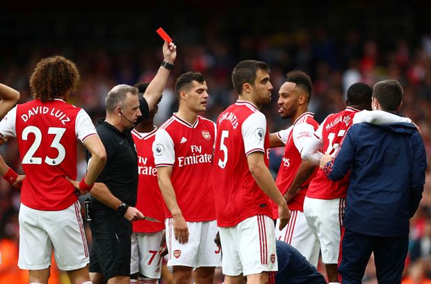 Kartu Merah Warnai Kemenangan Dramatis Arsenal atas Aston Villa