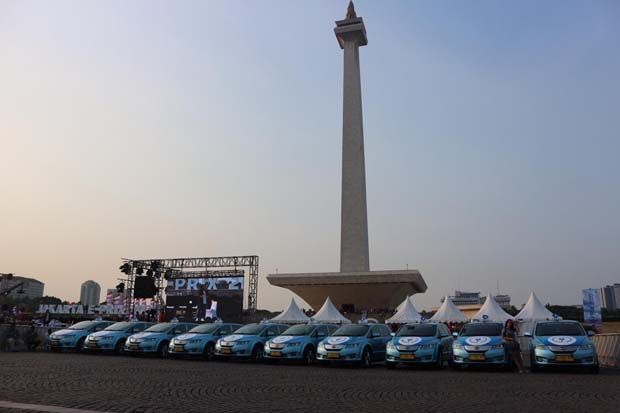 Armada E-Bluebird Ramaikan Kampanye Formula E di Jakarta