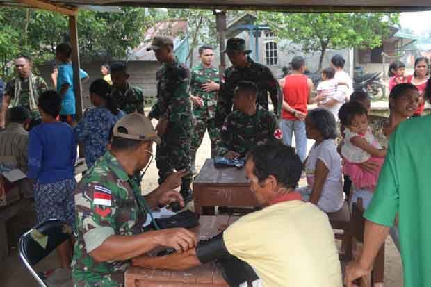 Peduli Kesehatan Warga Perbatasan, Satgas 643 Beri Layanan Kesehatan