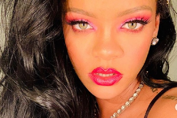 Rihanna Luncurkan Koleksi Fenty di Paris Fashion Week