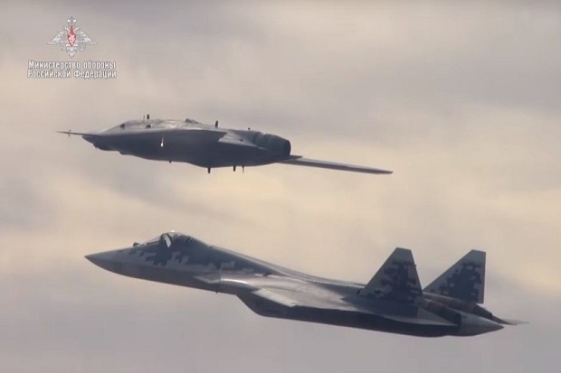 Duo Pesawat Maut Rusia, Drone Okhotnik Tandem dengan Jet Tempur Su-57