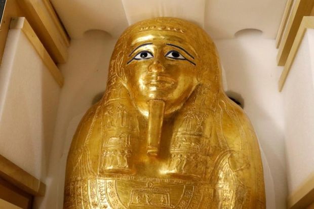 Peti Jenazah Emas Dikembalikan ke Mesir