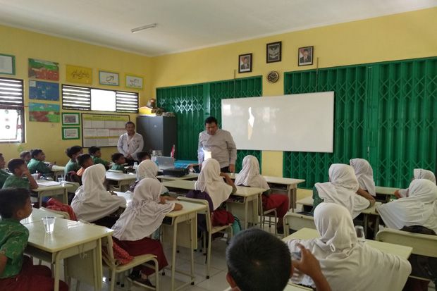 Melihat Keseruan Direksi Astra Tol Mengajar Siswa SD