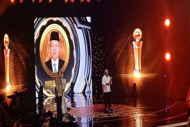 Menteri PUPR Raih Penghargaan Tokoh Favorit Indonesia Award 2019