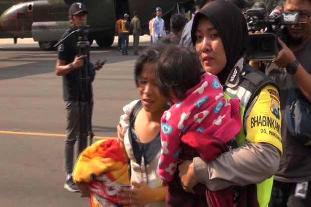 Derita 3 Pengungsi Wamena Begitu Mendarat di Lanud Langsung Dibawa ke RS