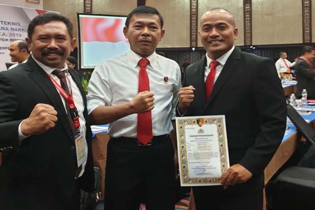 Kabareskrim Beri Penghargaan pada Polsek Bintan Utara