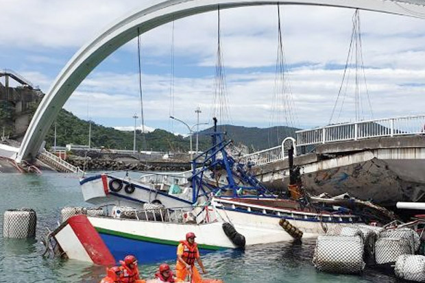 Mayat Terakhir Korban Jembatan Runtuh di Taiwan Ditemukan