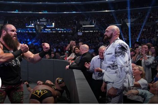 Tyson Fury Bikin Geger Pertarungan WWE SmackDown di Las Vegas