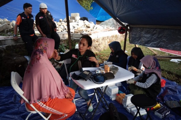 Pengungsi Korban Gempa Ambon Dapat Layanan Kesehatan dan Dapur Umum ACT
