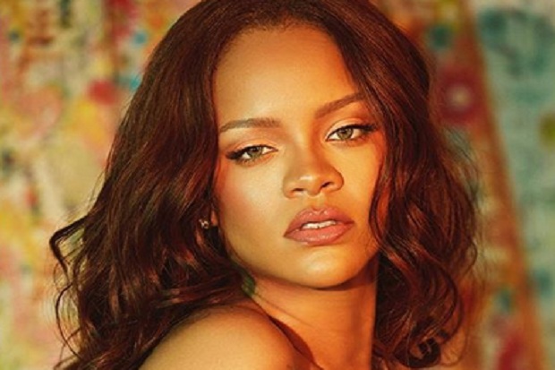 Rihanna Buat Autobiografi Visual