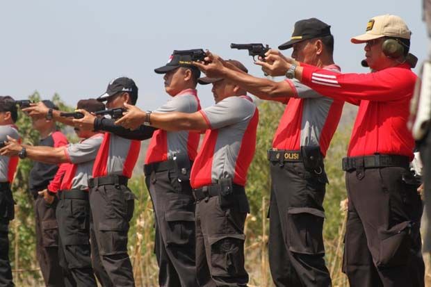 Ratusan Personel Polres Demak Latihan Menembak di Kodim 0716