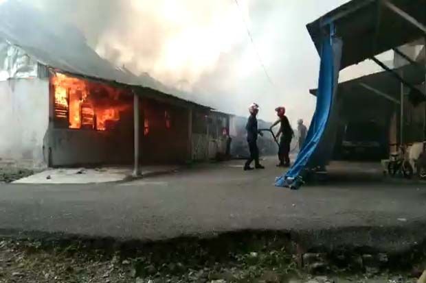 Api Membara di Asrama Brimob, 12 Rumah Ludes Terbakar