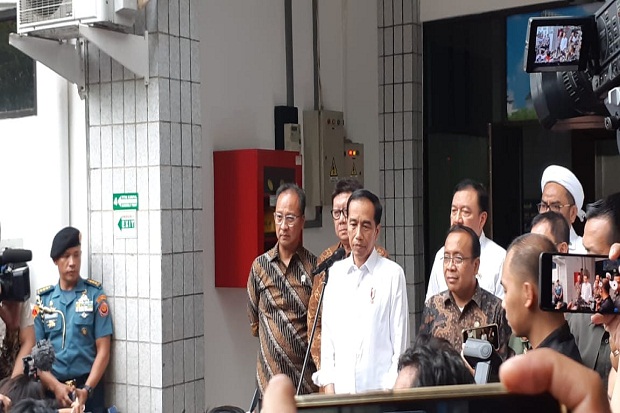 Jokowi Perintahkan Kapolri-Kepala BIN Tindak Tegas Pelaku Penusukan