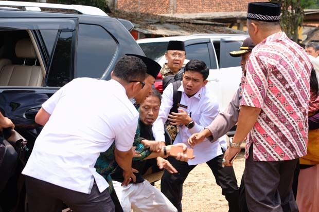 Menko Polhukam Wiranto Diserang Pria Berpisau di Pandeglang