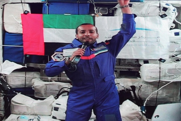 Astronaut Pertama UEA 8 Hari di Luar Angkasa: Alhamdulillah, Bumi Bulat