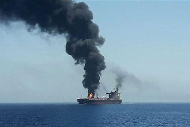 Ledakan Penghantam Kapal Tanker Iran di Dekat Saudi Adalah 2 Rudal