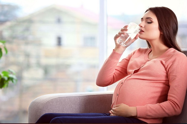 Berapa Banyak Air yang Harus Diminum Selama Kehamilan?