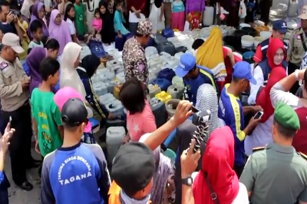 Krisis Parah, Warga 50 Desa di Cirebon Berebut Air Bersih