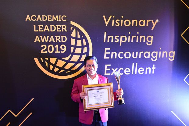 Rektor Untar Terima Academic Leader Award 2019
