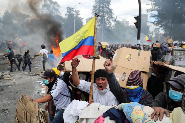 Demo Memaksa Presiden Ekuador Cabut Penghapusan Subsidi BBM