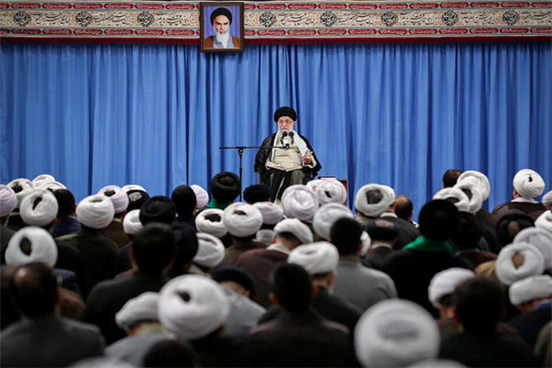 Khamenei Minta Militer Iran Kembangkan Senjata Modern dan Canggih