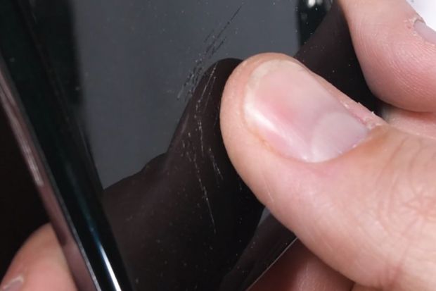Jangan Pernah Gunakan Pelindung Layar Murah di Handphone Mahal