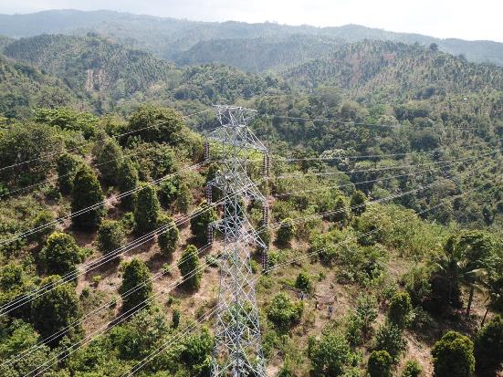 Melintas Bukit Menembus Hutan demi Tol Listrik Sulsel-Sultra