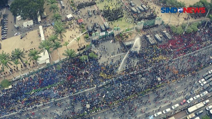 Tak Larang Demontrasi, Bukti Komitmen Jokowi terhadap Demokrasi