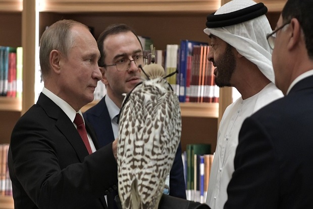 Usai Raja Salman, Putin Hadiahkan Elang pada Putra Mahkota UEA